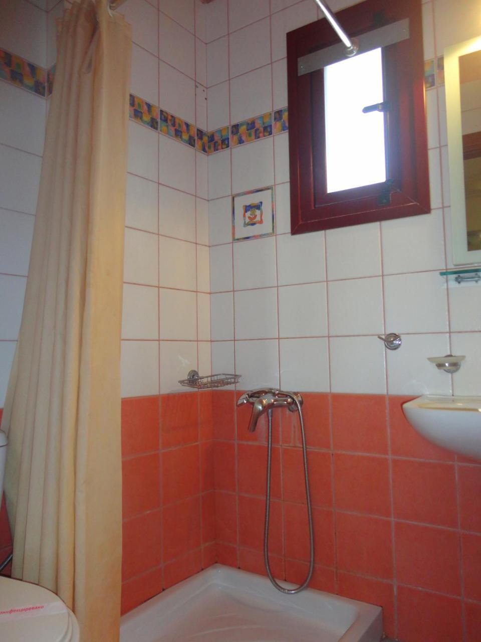 Lirio Guest House Makrakómi Extérieur photo