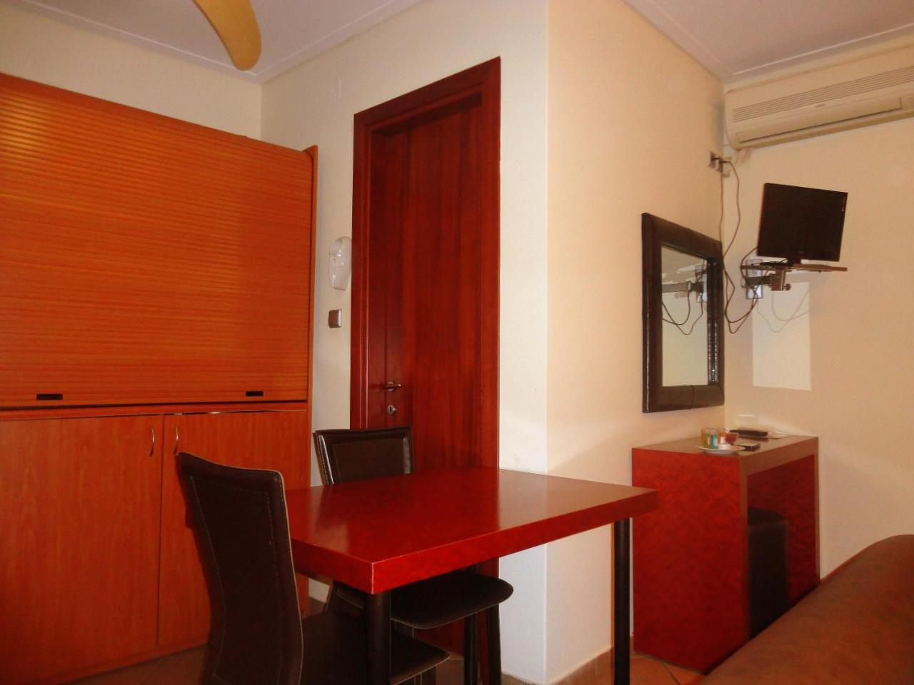 Lirio Guest House Makrakómi Extérieur photo