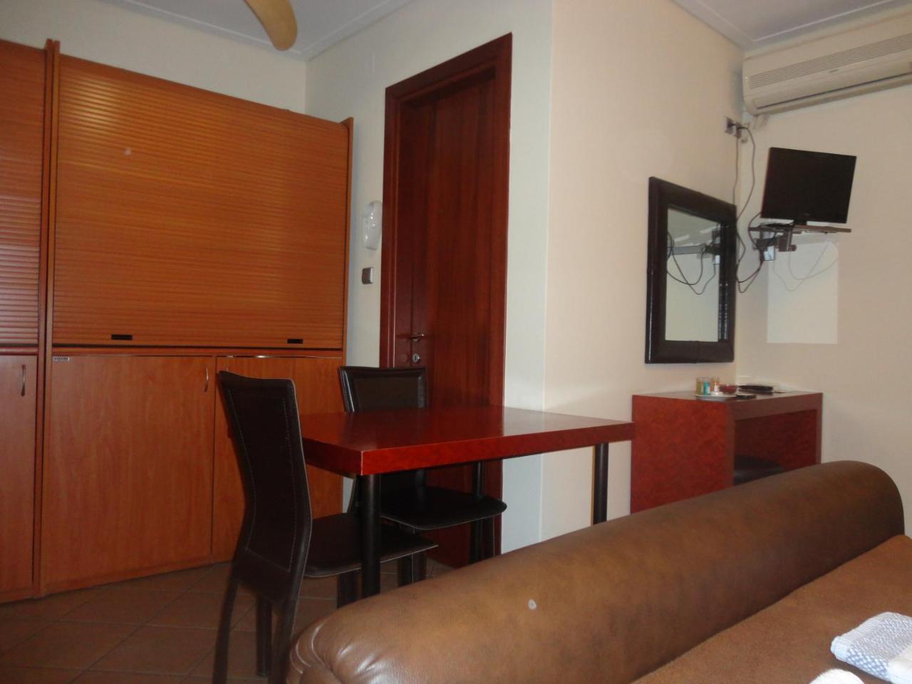 Lirio Guest House Makrakómi Extérieur photo