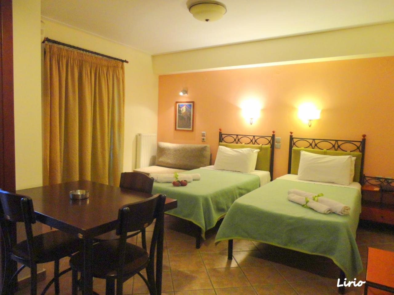 Lirio Guest House Makrakómi Extérieur photo